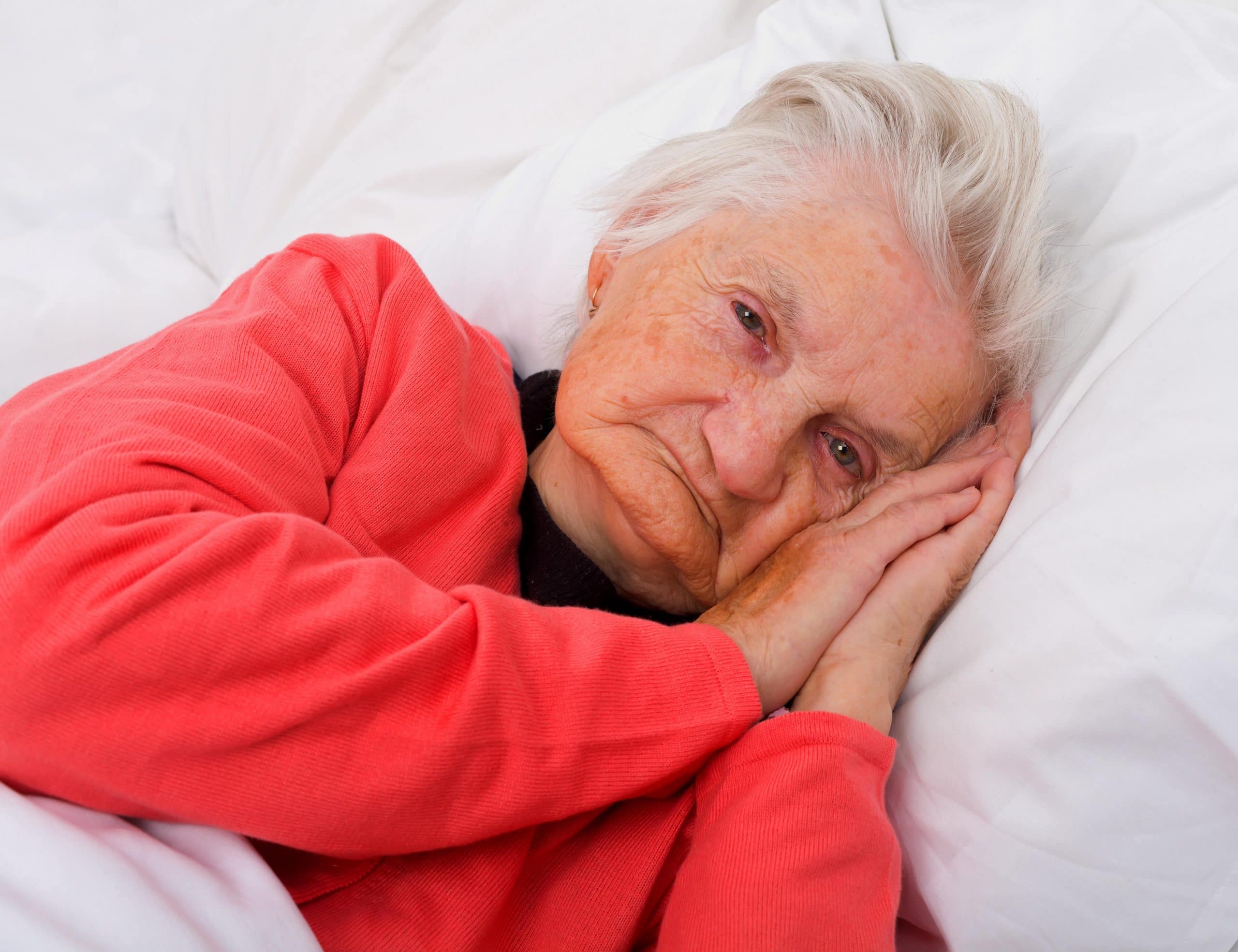 Чем болеют старые люди. Стресс у пожилых людей. Сон пожилых людей. Усталость в пожилом возрасте. Бессонница у пожилых.