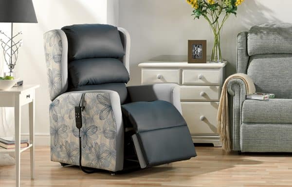 ASHORE Carey Riser Recliner Chair_Roomset