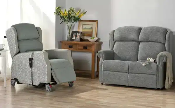 ASHORE Porter Riser Recliner Chair Roomset