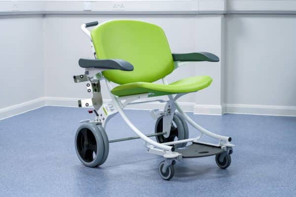 Image of the TransitFlow Hospital Portering Chair – Bariatric facing right
